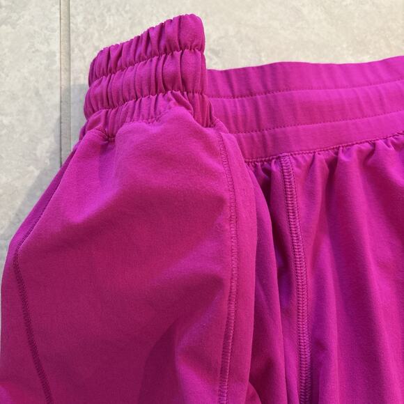 Lululemon Shorts Women’s Sz 8 Hotty Hot Lined Logo Pink 4” Inseam Hi Rise - Picture 4 of 12